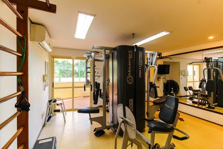 Apartamento à venda com 254m², 3 quartos e 5 vagas Apartamento à venda com 254m², 3 quartos e 5 vagasÁrea comum - Academia