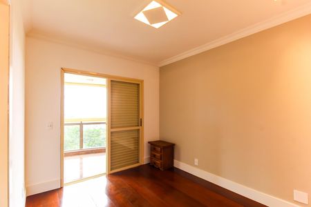 Apartamento à venda com 254m², 3 quartos e 5 vagas Apartamento à venda com 254m², 3 quartos e 5 vagasQuarto 2 - Suíte