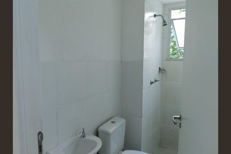 Banheiro de apartamento para alugar com 2 quartos, 43m² em Água Santa, Rio de Janeiro