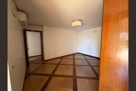 Apartamento à venda com 398m², 4 quartos e 3 vagas