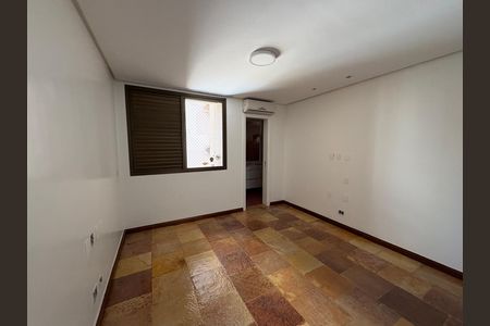 Apartamento à venda com 398m², 4 quartos e 3 vagas