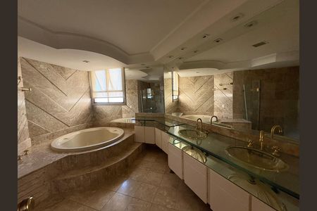 Apartamento à venda com 398m², 4 quartos e 3 vagas
