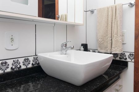 Apartamento à venda com 122m², 2 quartos e 1 vaga Apartamento à venda com 122m², 2 quartos e 1 vagaBanheiro