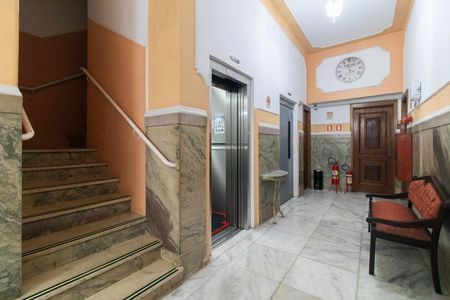 Apartamento à venda com 88m², 2 quartos e sem vaga Apartamento à venda com 88m², 2 quartos e sem vagaHall social