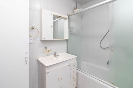 Banheiro de apartamento à venda com 2 quartos, 88m² em Centro Histórico, Porto Alegre