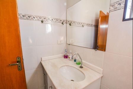 Casa à venda com 212m², 3 quartos e 3 vagas Casa à venda com 212m², 3 quartos e 3 vagasBanheiro Social