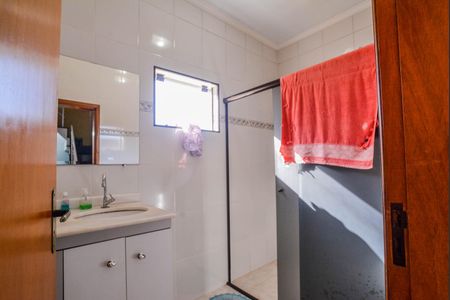 Casa à venda com 212m², 3 quartos e 3 vagas Casa à venda com 212m², 3 quartos e 3 vagasBanheiro Social