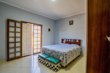 Casa à venda com 212m², 3 quartos e 3 vagas Casa à venda com 212m², 3 quartos e 3 vagasQuarto Suíte