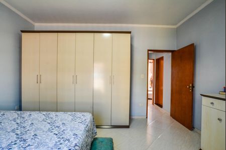 Casa à venda com 212m², 3 quartos e 3 vagas Casa à venda com 212m², 3 quartos e 3 vagasQuarto Suíte
