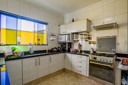 Casa à venda com 212m², 3 quartos e 3 vagas Casa à venda com 212m², 3 quartos e 3 vagasCozinha