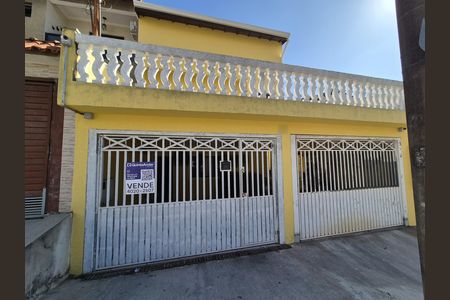 Casa à venda com 212m², 3 quartos e 3 vagas Casa à venda com 212m², 3 quartos e 3 vagasFachada