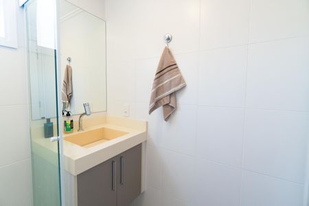 Apartamento à venda com 82m², 2 quartos e 2 vagas Apartamento à venda com 82m², 2 quartos e 2 vagasBanheiro da Suíte