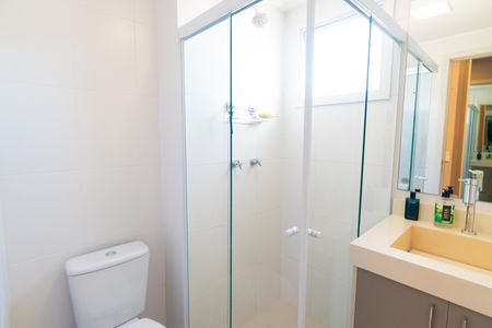 Apartamento à venda com 82m², 2 quartos e 2 vagas Apartamento à venda com 82m², 2 quartos e 2 vagasBanheiro da Suíte
