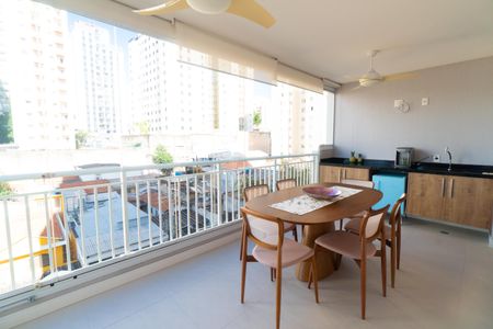 Apartamento à venda com 82m², 2 quartos e 2 vagas Apartamento à venda com 82m², 2 quartos e 2 vagasSacada da Sala