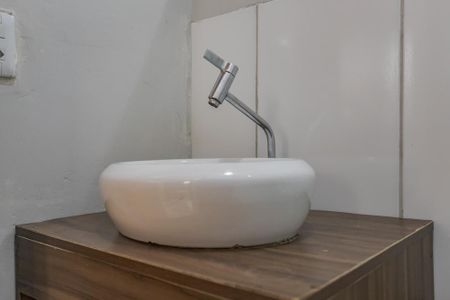 Banheiro de apartamento para alugar com 2 quartos, 43m² em Jardim Dona Leopoldina, Porto Alegre