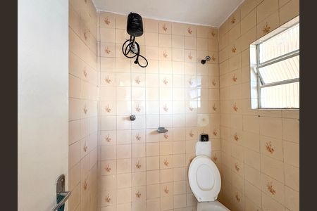 Banheiro de serviço de casa para alugar com 4 quartos, 93m² em Vila Zat, São Paulo