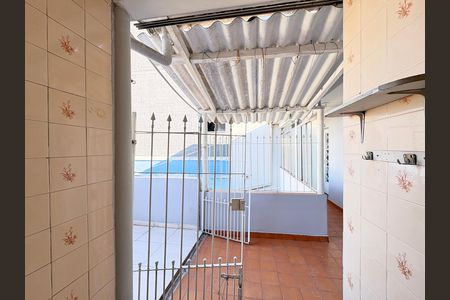 Área de serviço de casa para alugar com 4 quartos, 93m² em Vila Zat, São Paulo