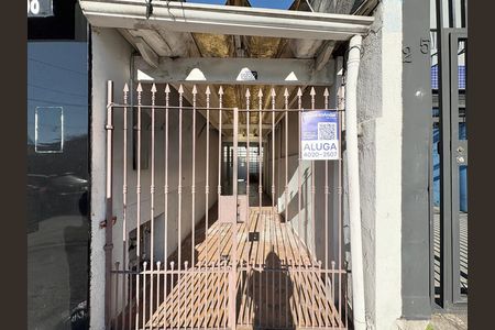 Fachada de casa para alugar com 4 quartos, 93m² em Vila Zat, São Paulo