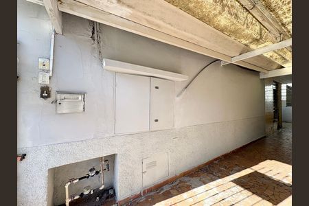 Garagem de casa para alugar com 4 quartos, 93m² em Vila Zat, São Paulo
