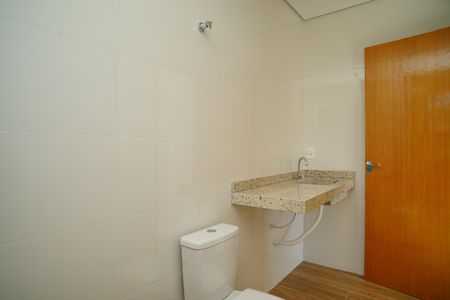 Banheiro do Quarto 2 de casa para alugar com 2 quartos, 404m² em Chácaras de Inoã, Maricá