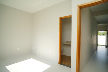 Quarto 2 de casa para alugar com 2 quartos, 404m² em Chácaras de Inoã, Maricá