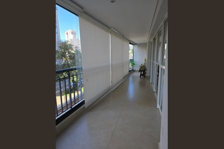 Apartamento à venda com 156m², 3 quartos e 3 vagas Apartamento à venda com 156m², 3 quartos e 3 vagasVaranda