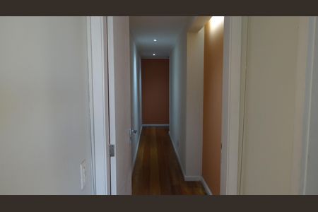 Corredor  de apartamento para alugar com 3 quartos, 185m² em Barra da Tijuca, Rio de Janeiro