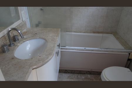 Apartamento para alugar com 185m², 3 quartos e 4 vagas Apartamento para alugar com 185m², 3 quartos e 4 vagasBanheiro Suíte 2