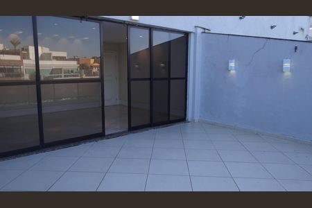 Apartamento para alugar com 185m², 3 quartos e 4 vagas Apartamento para alugar com 185m², 3 quartos e 4 vagasVaranda