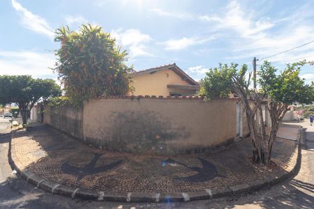 Fachada de casa à venda com 3 quartos, 99m² em Vila Miguel Vicente Cury, Campinas