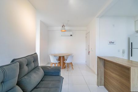 Sala de apartamento à venda com 2 quartos, 63m² em Empresarial 18 do Forte, Barueri