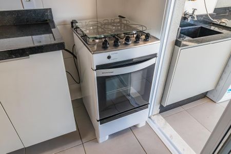 Cozinha de apartamento à venda com 2 quartos, 63m² em Empresarial 18 do Forte, Barueri