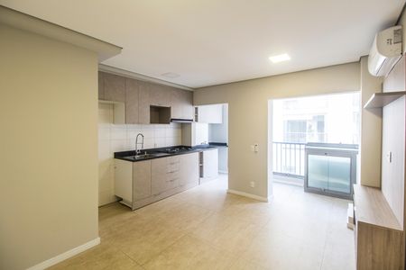 Sala  de apartamento à venda com 2 quartos, 52m² em Alphaville Empresarial, Barueri