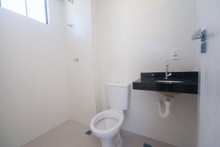 Banheiro suite de apartamento à venda com 2 quartos, 55m² em Goiânia, Belo Horizonte