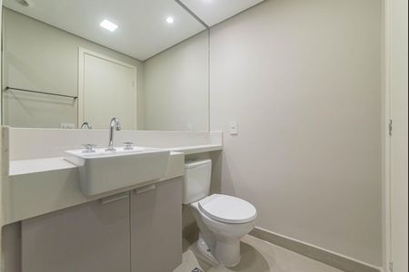 Banheiro de apartamento para alugar com 1 quarto, 30m² em Santo Amaro, São Paulo