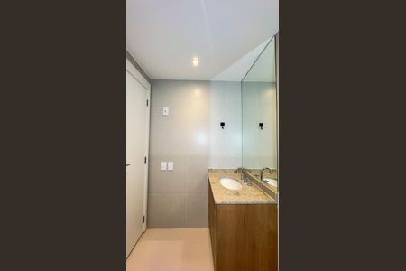 Banheiro da Suíte de apartamento para alugar com 2 quartos, 107m² em Jardim das Acacias, São Paulo