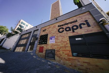 Apartamento para alugar com 47m², 2 quartos e 1 vaga Apartamento para alugar com 47m², 2 quartos e 1 vagaFachada