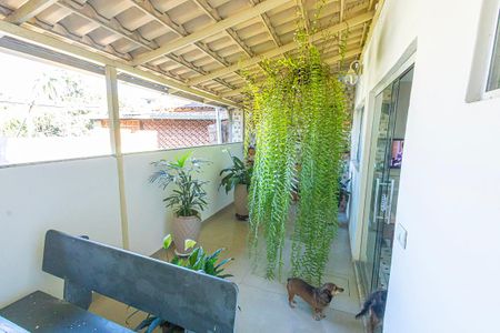 Casa à venda com 400m², 3 quartos e 1 vagaVaranda
