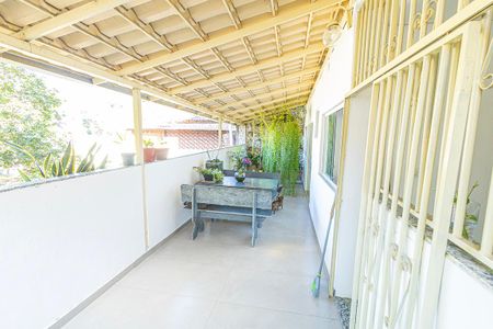 Casa à venda com 400m², 3 quartos e 1 vagaVaranda