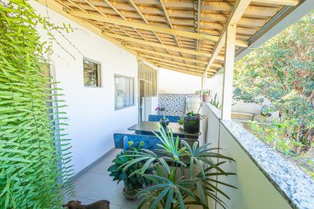 Casa à venda com 400m², 3 quartos e 1 vagaVaranda