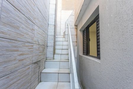 Casa para alugar com 150m², 3 quartos e 2 vagas Casa para alugar com 150m², 3 quartos e 2 vagasEscada