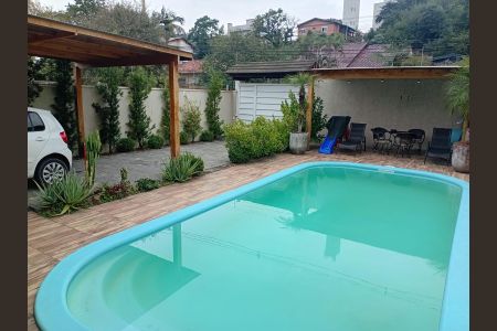 Casa para alugar com 256m², 3 quartos e 4 vagas Casa para alugar com 256m², 3 quartos e 4 vagasPiscina