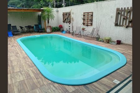 Casa para alugar com 256m², 3 quartos e 4 vagas Casa para alugar com 256m², 3 quartos e 4 vagasPiscina