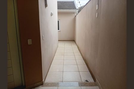 Casa para alugar com 256m², 3 quartos e 4 vagas Casa para alugar com 256m², 3 quartos e 4 vagasCorredor