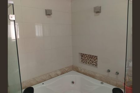 Casa para alugar com 256m², 3 quartos e 4 vagas Casa para alugar com 256m², 3 quartos e 4 vagasBanheiro