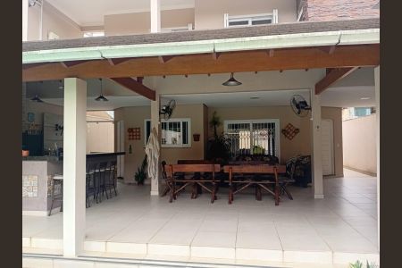 Casa para alugar com 256m², 3 quartos e 4 vagas Casa para alugar com 256m², 3 quartos e 4 vagasSala de Jantar