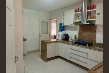 Casa para alugar com 256m², 3 quartos e 4 vagas Casa para alugar com 256m², 3 quartos e 4 vagasCozinha