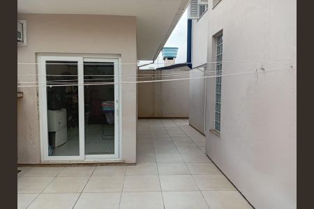 Casa para alugar com 256m², 3 quartos e 4 vagas Casa para alugar com 256m², 3 quartos e 4 vagasÁrea Externa