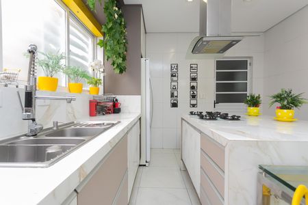 Casa à venda com 180m², 4 quartos e 2 vagas Casa à venda com 180m², 4 quartos e 2 vagasCozinha - Armários