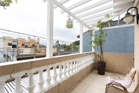 Casa à venda com 180m², 4 quartos e 2 vagas Casa à venda com 180m², 4 quartos e 2 vagasVaranda da Suíte